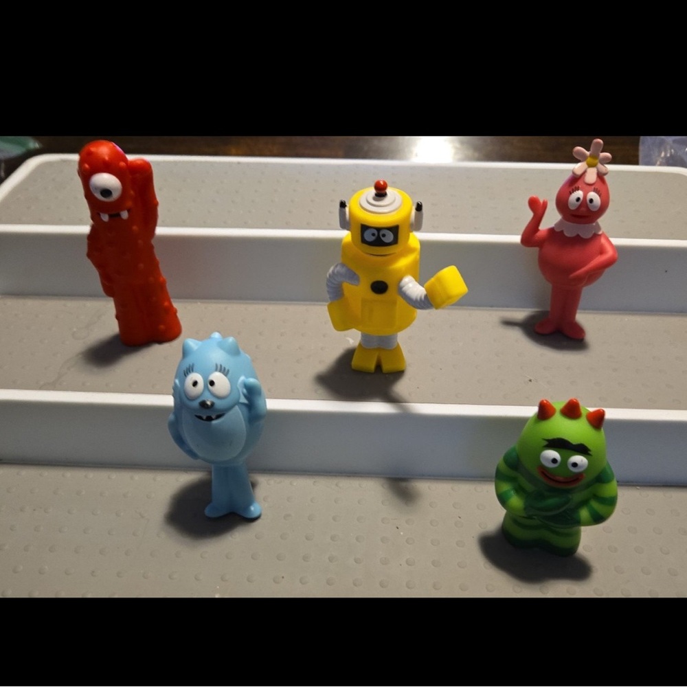 Yo Gabba Gabba the entire crew is here